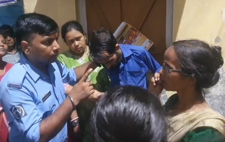 ব্রাউন সুগার বিক্রি করতে এসে পুলিশের জালে মা ও ছেলে