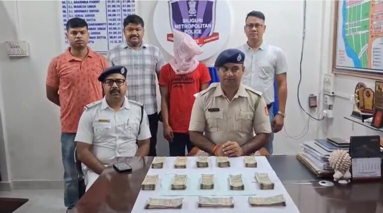 শিলিগুড়িতে সোনার দোকানে চুরির ঘটনায় গ্রেফতার যুবক, বাড়ি থেকে উদ্ধার লক্ষাধিক টাকা