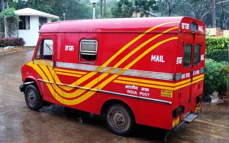 ডিজিটাল যুগে ফিরল হাতে লেখা চিঠি