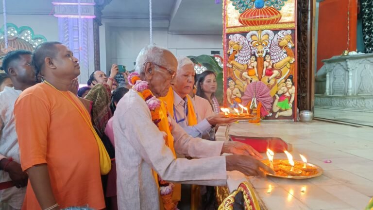 শ্যামাপ্রসাদ মুখোপাধ্যায়ের রাজনৈতিক সহযোদ্ধা মাখনলাল পুজোর উদ্বোধক