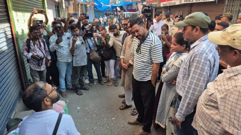 পুজো শেষ হতেই ফুটপাত দখমমুক্ত করতে কড়া অবস্থান প্রশাসনের